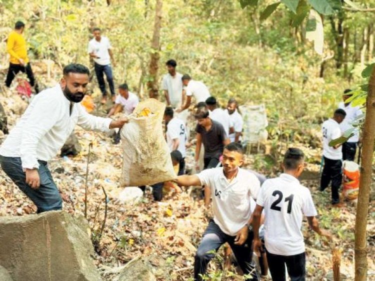 गुलाब का फूल देकर कहा कचरा न करें, 3 घंटे श्रमदान, स्वच्छता के प्रति किया जागरूक