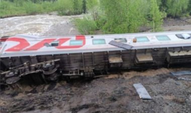 रूस में पैसेंजर ट्रेन के नौ डिब्बे पटरी से उतरे, 70 लोग घायल