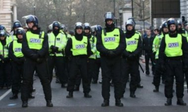 ब्रिटेन में दंगों के सिलसिले में एक हजार से ज्यादा लोग गिरफ्तार