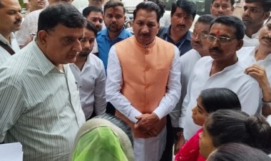 दतिया में प्रभारी मंत्री का दौरा:किला चौक पर मुख्यमंत्री के वर्चुअल कार्यक्रम में भाग लिया, रर में जान गवां चुके पीड़ित परिवार से मिले