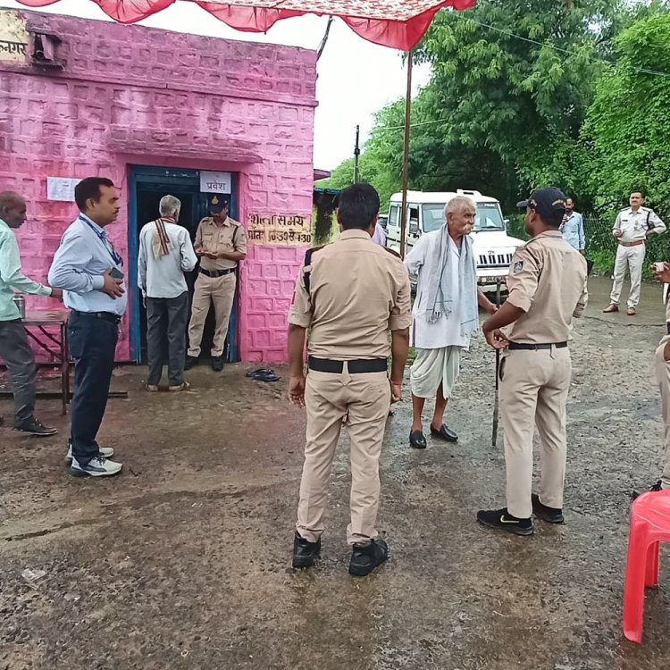 बर्रा में सरपंच पद के लिए वोटिंग शुरू:तीन उम्मीदवारों ने नामांकन भरे हैं, 1289 मतदाता करेंगे भाग्य का फैसला