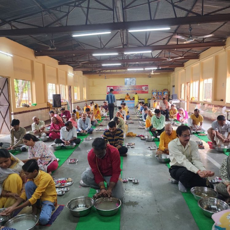 मातृ नवमी पर महिला आचार्यों ने कराया श्राद्ध कर्म:गायत्री शक्तिपीठ पर प्रतिदिन श्राद्ध कर्म करने वालों की भीड़