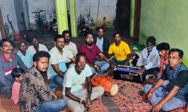 चंगेरी गांव में बांटे भजन कीर्तन की सामग्री