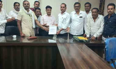 किसान संघ ने डीडीए को सौंपा ज्ञापन:रहटगांव और सिराली में खाद विक्रय केंद्र खोले जाने की मांग