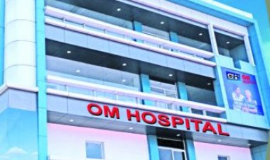 ओम हॉस्पिटल में पटाखों से जले लोगों का मुफ्त इलाज