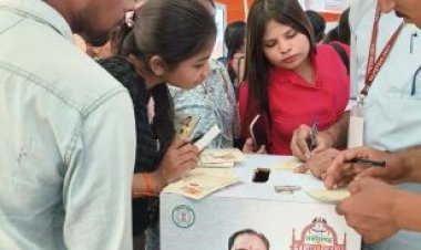 जनसंपर्क विभाग के स्टॉल  में क्विज ट्रिविया, 20 सवालों  के जवाब पर प्रमाण पत्र