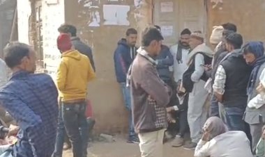 अशोकनगर में डीएपी की आज 2 हजार 200 पर्चियां बांटी:1100 को आज और 1100 को कल दिया जाएगा खाद, कल नहीं बटेंगीं पर्ची