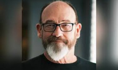 फिल्म ‘द मास्क’ के निर्देशक चक रसेल शाहरुख और आमिर के साथ करना चाहते हैं काम