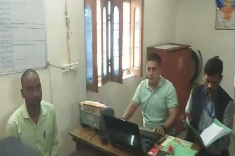 25 हजार की रिश्वत लेते जे.ई. अरेस्ट, लोकायुक्त टीम ने रंगे हाथों दबोचा, डिमांड बनाने के नाम पर मांगी थी घूस, मचा हड़कंप