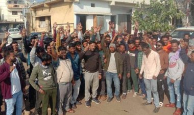 नगर निगम के कचरा गाड़ियों के ड्राइवर हड़ताल पर, इधर शहर की सफाई और पेयजल आपूर्ति व्यवस्था हुई ठप