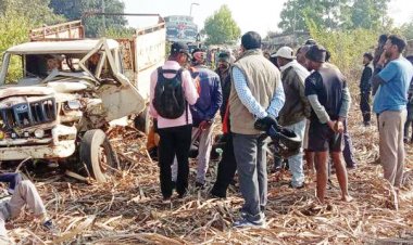 पिकअप-ट्रक भिड़ंत, दो गंभीर