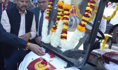 महाकाल मंदिर समिति को दो ई-कार्ट दान में मिली:वृद्ध, दिव्यांग व अशक्त भक्तों के काम आएगी