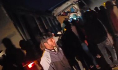 श्योपुर में 2 डंपर आपस में भिड़े:दोनों वाहनों के ड्राइवर्स गंभीर घायल, कुहाजापुर गांव के पास हादसा