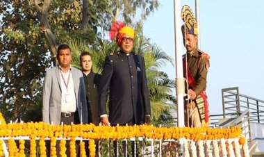 76वें गणतंत्र दिवस पर मुख्यमंत्री निवास कार्यालय में अपर मुख्य सचिव डॉ. राजौरा ने फहराया तिरंगा