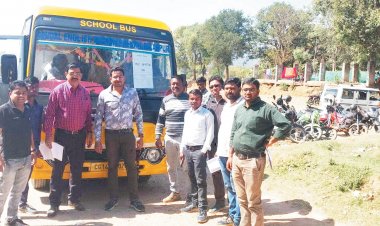 मतदान दल रवाना