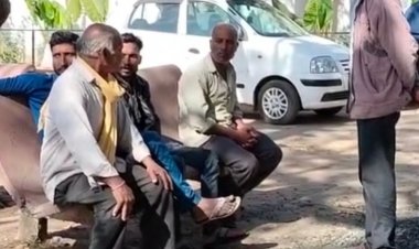 नीमच में युवक ने पशुओं के बाड़े में लगाई फांसी:टीन शेड की लोहे की बल्ली से लटकी मिली लाश