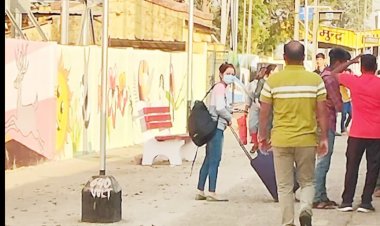 महासमुंद रेलवे स्टेशन में गंदगी-मलबे की ढेरी-रूफ प्लाजा,फूड कोर्ट, मल्टी लेवल पार्किंग, लिफ्ट, एस्केलेटर, ट्रेवलेटर का काम काफी धीमा