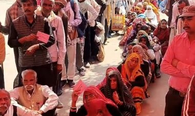 निशुल्क नेत्र शिविर में 350 मरीजों की जांच हुई:85 को मोतियाबिंद ऑपरेशन के लिए छतरपुर से चित्रकूट भेजा