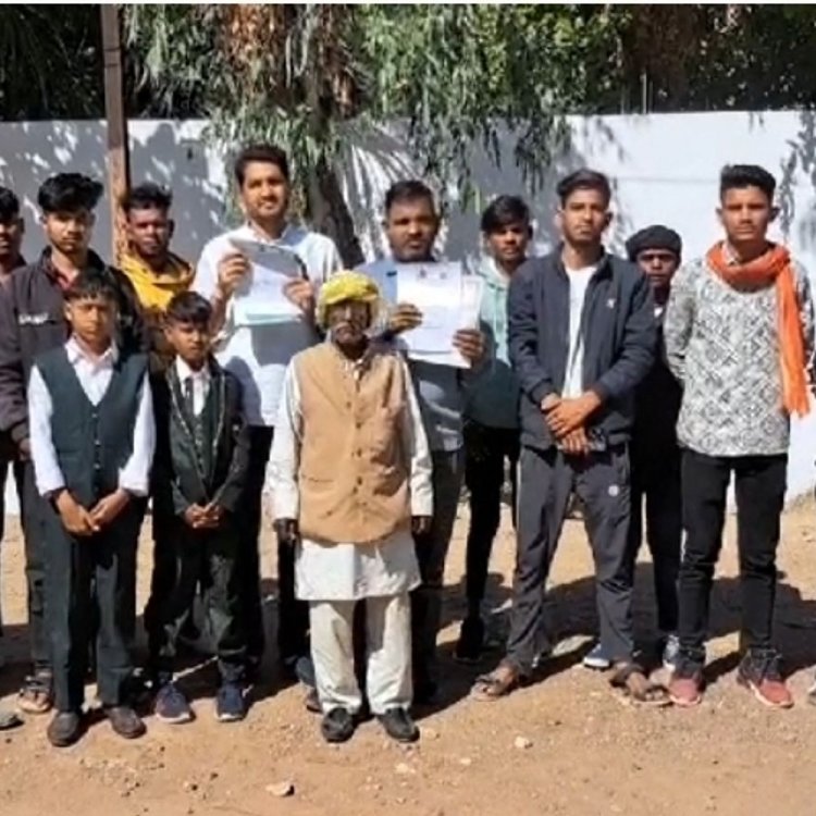 छतरपुर में बारातियों से भरी बस में तोड़फोड़:बाइक चालक ने बस की हेडलाइट तोड़ी, पुलिस ने एक और आरोपी पर मामला दर्ज किया