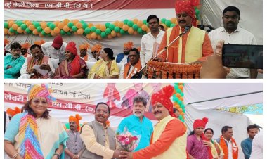 नई लेदरी के नव निर्वाचित अध्यक्ष एवं पार्षदगणों को मुख्य अतिथियों के बीच संयुक्त कलेक्टर ने दिलाई शपथ