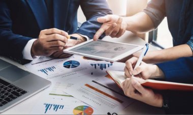 लगातार जॉब स्विच करने से वैश्विक स्तर पर टेक कंपनियां कर्मचारियों को बनाए रखने के लिए कर रही संघर्ष: रिपोर्ट