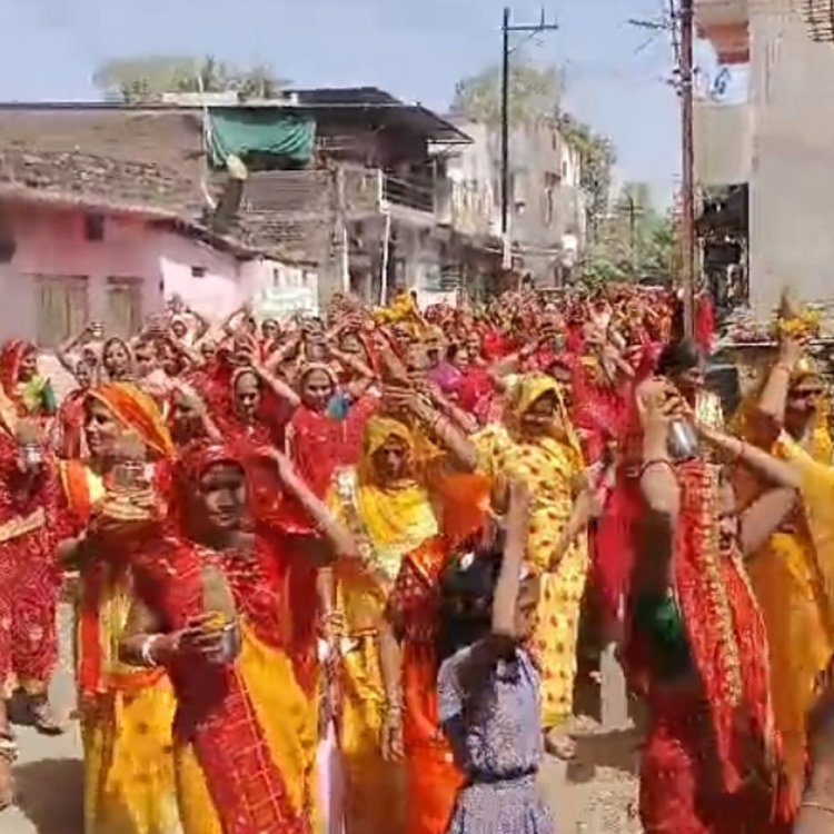 देवास में भागवत कथा का आयोजन:राम मंदिर से निकली कलश यात्रा, विधायक और महापौर रहे मौजूद