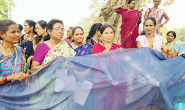 पतली-पारदर्शी यूनिफॉर्म, नाराज आंबा कार्यकर्ताओं ने कलेक्टर को सौंपा ज्ञापन