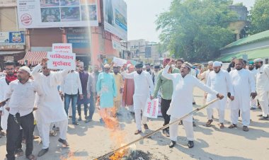 मुस्लिम समाज ने फूंका आतंकवाद का पुतला