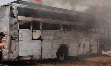 बस में लगी भीषण आग, फायर ब्रिगेड की टीम ने मौके पर पहुंचकर आग पर पाया काबू