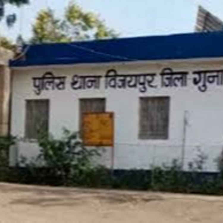 8 क्विंटल सोयाबीन सहित ट्यूबवेल का 300 फीट वायर चोरी:गुना में गैरेज से रोजाना निकालता था एक बोरी; मालिक के CCTV लगवाने पर पकड़ाया