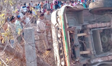 चौथिया कार्यक्रम में जा रहे लोगों से भरी माजदा खेत में पलटी