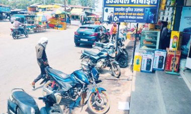 प्रतापपुर नपं के कई स्थानों में नाली की बदहाली, बस स्टैंड क्षेत्र में गंदा पानी बहता है सडक़ पर