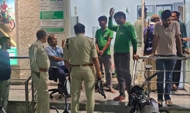 शाजापुर में हथियारबंद लुटेरों ने की पेट्रोल पंप में लूट:मालिक और कर्मचारियों को बनाया बंधक; 50 हजार नकदी समेत जेवर लूटे, DVR भी ले गए