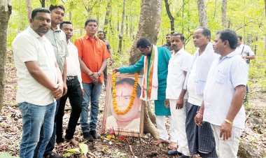 पूर्व क्रेडा अध्यक्ष व पूर्व चित्रकोट विधायक ने झीरम पहुंच दी श्रद्धांजलि