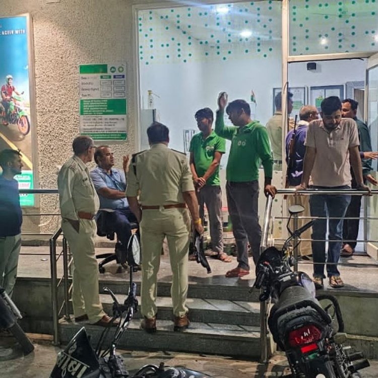 शाजापुर में हथियारबंद लुटेरों ने की पेट्रोल पंप में लूट:मालिक और कर्मचारियों को बनाया बंधक; 50 हजार नकदी समेत जेवर लूटे, DVR भी ले गए