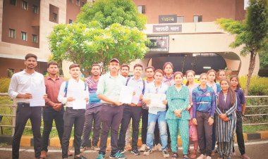 बीपीई को बीपीएड-डीपीएड के साथ व्यायाम शिक्षक भर्ती में मान्यता के लिए विद्यार्थियों ने सौंपा ज्ञापन