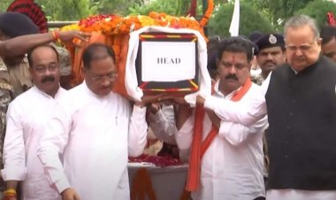 शहीद एएसपी आकाश राव को मुख्यमंत्री साय के साथ विधानसभा अध्यक्ष, उप मुख्यमंत्री और गृह मंत्री ने दिया कांधा..