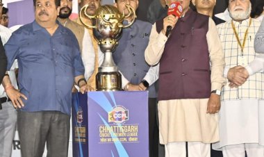CCPL 2025 का फ़ाइनल बारिश में धुला: रायपुर राइनोस और राजनांदगांव पैंथर्स टीम संयुक्त विजेता घोषित, मुख्यमंत्री साय ने विजेता टीमों को सौंपी विनर्स ट्रॉफी
