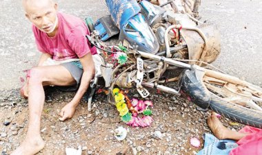 बाइकें  भिड़ीं, पति की मौत, पत्नी व पिता घायल