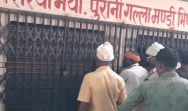 भिंड में भूखे-प्यासे दिनभर धूप में खड़े रहे अन्नदाता:बोले- नेताओं के घरों में पहुंच रही बोरियां; सुबह 4 बजे से कतार में लगने मजबूर किसान