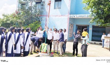 हाईस्कूल बिटकुली में ध्वजारोहण, मेधावी विद्यार्थियों का सम्मान