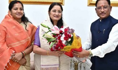 श्री विष्णु देव साय से केंद्रीय महिला एवं बाल विकास मंत्री श्रीमती अन्नपूर्णा देवी ने की सौजन्य भेंट