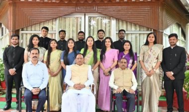 मुख्यमंत्री श्री साय से राज्य प्रशासनिक सेवा के प्रशिक्षु अधिकारियों ने की सौजन्य मुलाकात