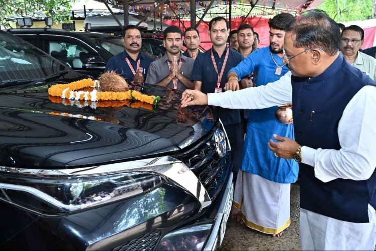 मुख्यमंत्री श्री विष्णुदेव साय ने मुख्यमंत्री निवास में भगवान विश्वकर्मा जयंती पर की पूजा अर्चना.