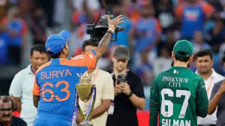 भारत-पाकिस्तान फ़ाइनल में प्रेजे़ंटर रवि शास्त्री ने पाकिस्तानी कप्तान से नहीं की बात, सामने आई वजह