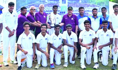 राजकुमार कॉलेज के उत्कृष्ट क्रिकेट खिलाडिय़ों द्वारा खेल भावना और आपसी सौहार्द का परिचय