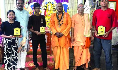 त्रिलोकी मां कालीबाड़ी समिति के दुर्गोत्सव में रचनात्मक प्रतियोगिताओं के विजेता पुरस्कृत