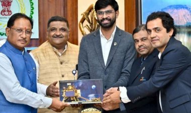 मुख्यमंत्री श्री विष्णु देव साय से इसरो के वैज्ञानिकों ने की सौजन्य भेंट.