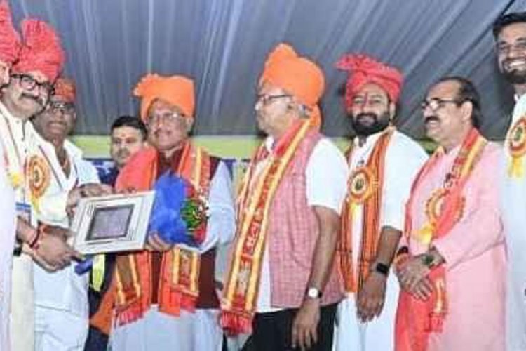 रायपुर शहर के रावणभांठा एवं शंकरनगर दशहरा उत्सव में शामिल हुए मुख्यमंत्री.