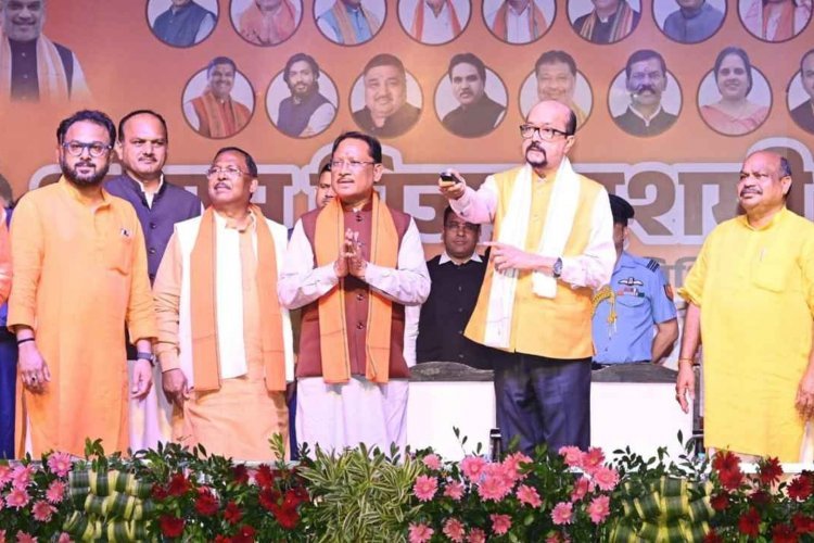 डब्लू आर एस कॉलोनी में रावण दहन: राज्यपाल रमेन डेका और मुख्यमंत्री श्री विष्णु देव साय.